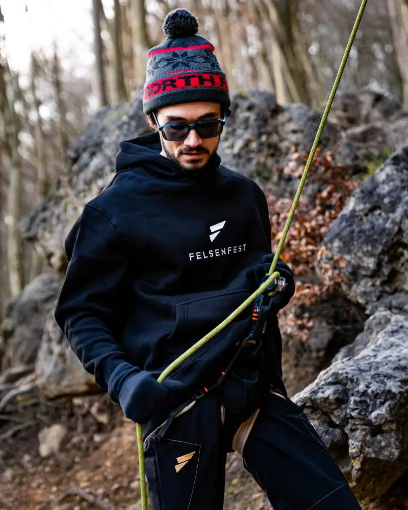 Mode und Methode Modeagentur für ethische Herstellung in Europa 2 ModeundMethode Kleidung aus Polen Europa Qualität selber herstellen ADVENTURA Felsenfest Februar 2025 Beitrag 1 2 819x1024 1 ModeundMethode Kleidung aus Polen Europa Qualität selber herstellen